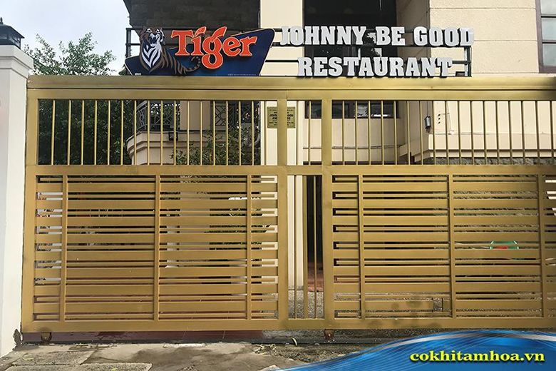 Những lưu ý cần biết khi thi công cổng sắt lùa