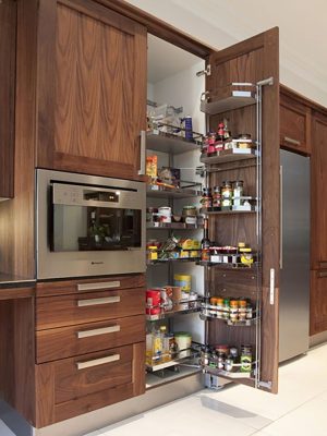 Mẹo bố trí tủ đồ khô cho không gian phòng bếp gọn gàng