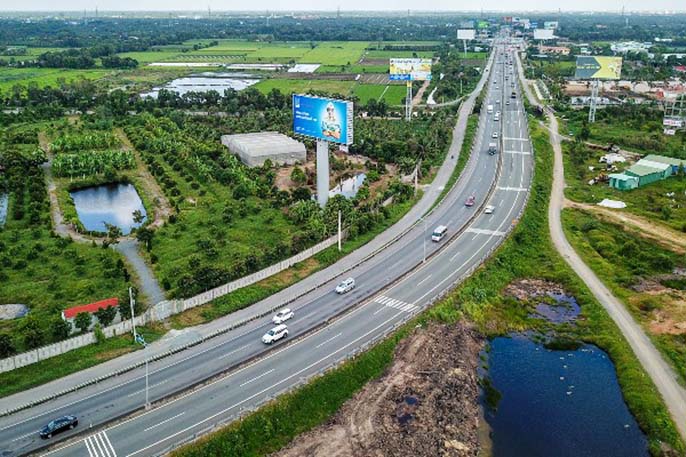 Có nên mua đất gần đường cao tốc hay không?