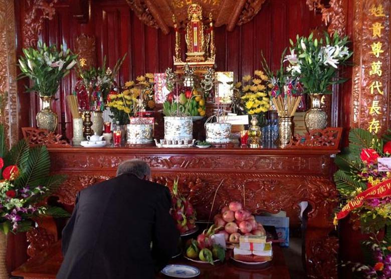 Hướng dẫn trang trí bàn thờ gia tiên hợp phong thủy