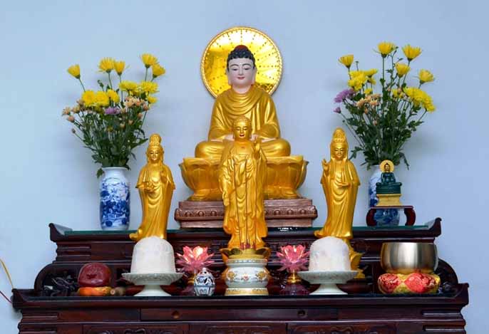Bàn thờ phật gồm những gì? Nên đặt bàn thờ phật ở vị trí như thế nào?